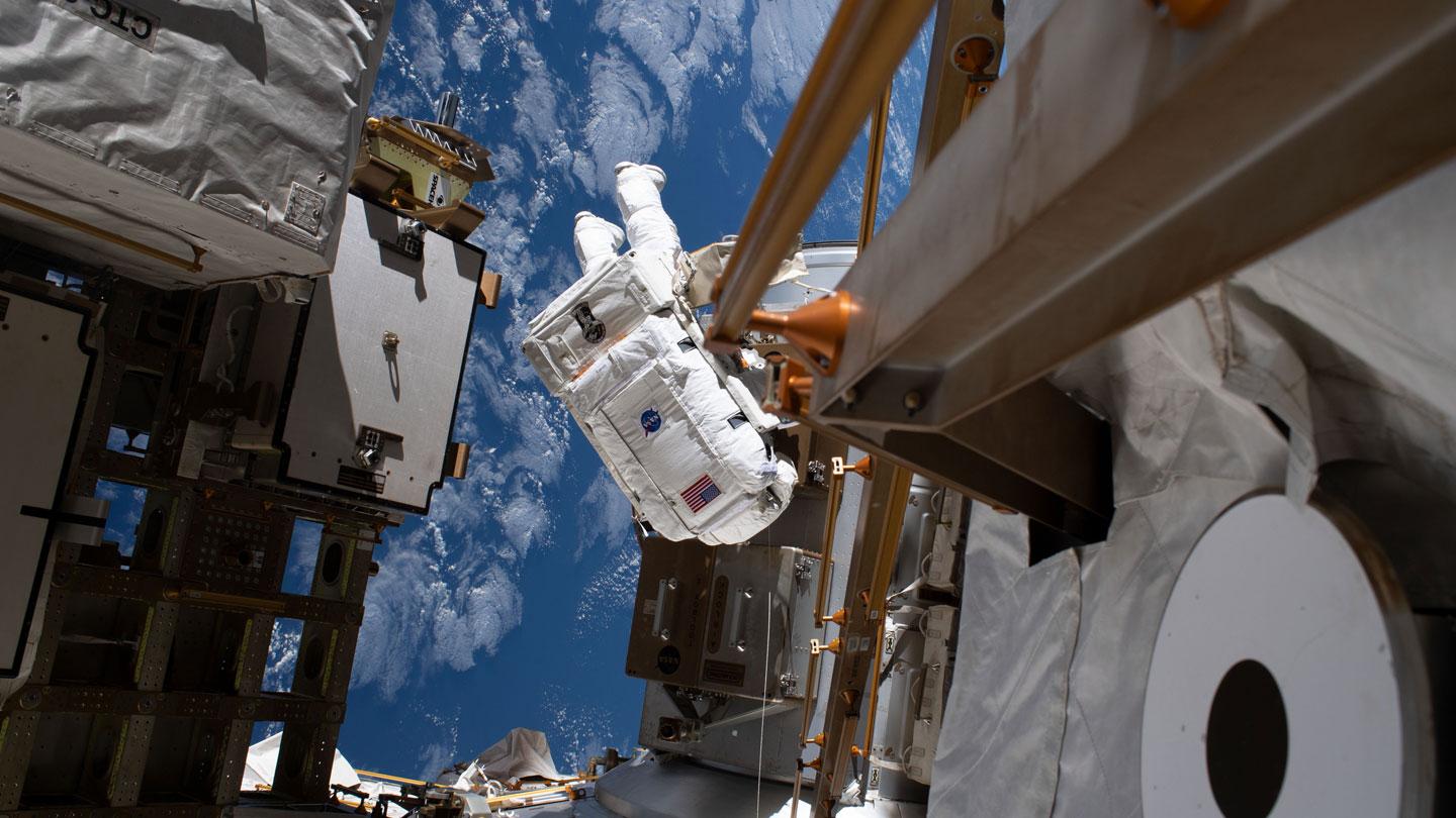 FemaleSpacewalk_Image3